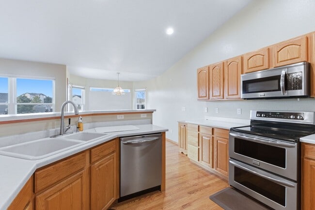 Building Photo - Woodman Hills 4 bdrm rancher