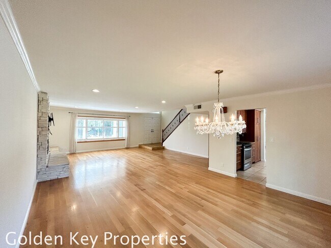 Building Photo - Welcome to this stunning 4-bedroom, 2.5-ba...
