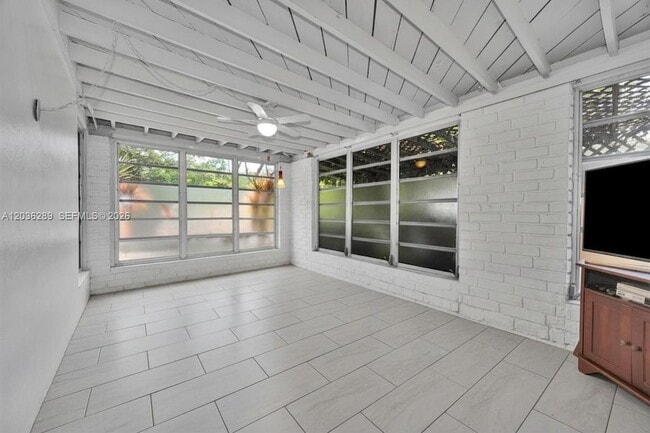 Building Photo - 5971 SW 48th St