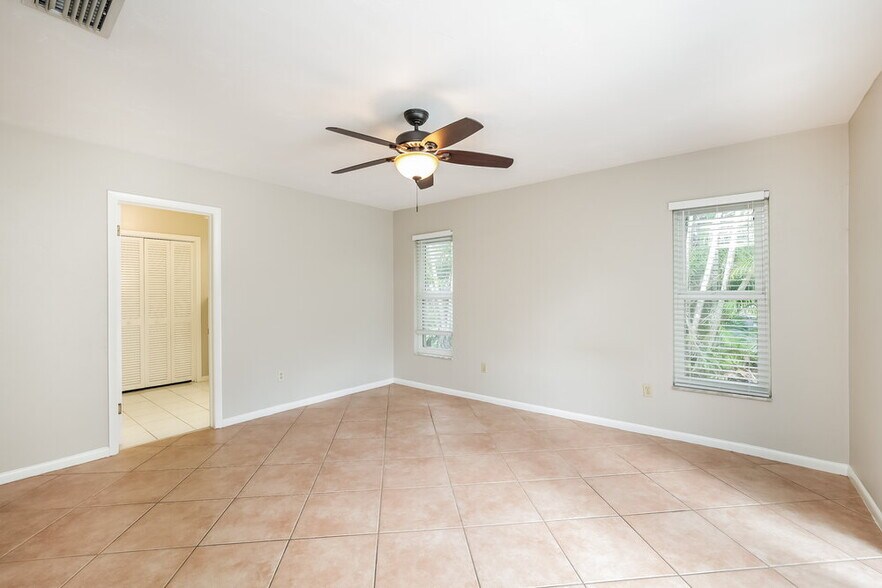 Building Photo - 349 Bay Meadows Dr