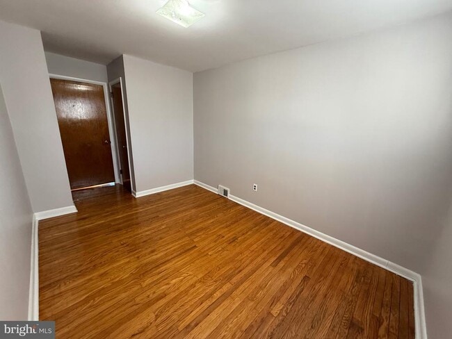 Building Photo - 9304 Lansford St