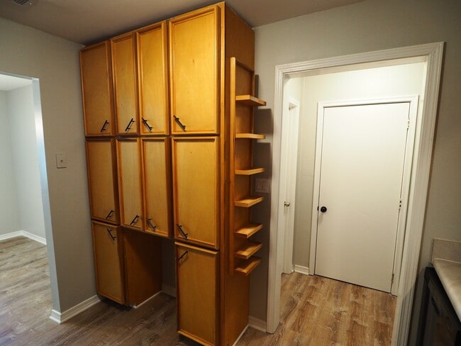 Building Photo - Four Bedroom House in Foley!