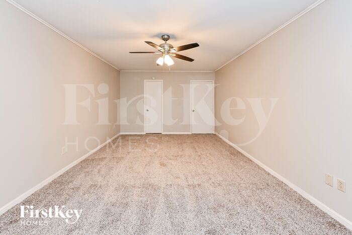 Building Photo - 16911 Memorial Oaks Ln