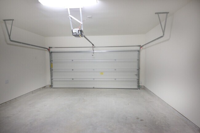 Building Photo - 9406 Castillo Ct