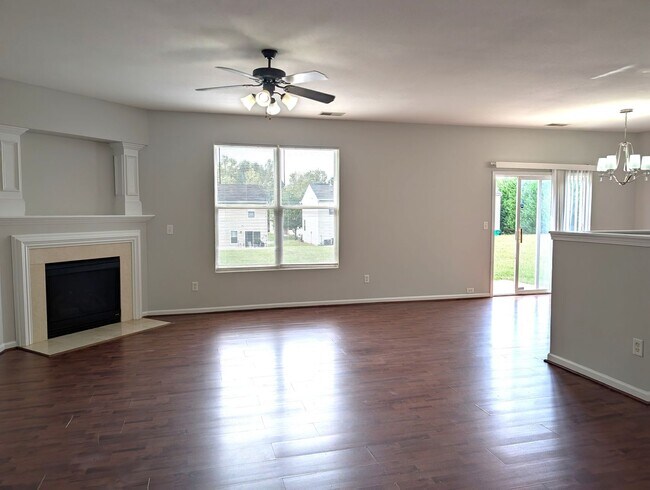 Building Photo - Pristine home located in the Pinebrook Com...