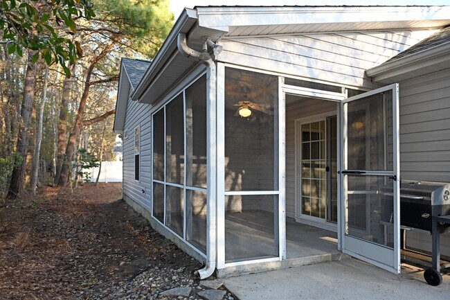 Building Photo - 8256 Tartan Ln
