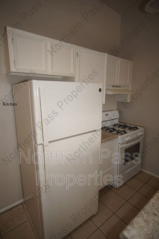 Building Photo - 2917 E Glen Dr