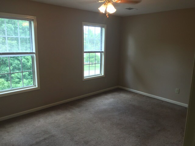 Building Photo - 523 Woods Dr