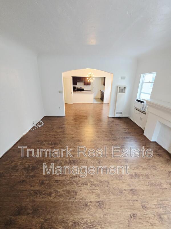 Building Photo - 4315 Avocado St