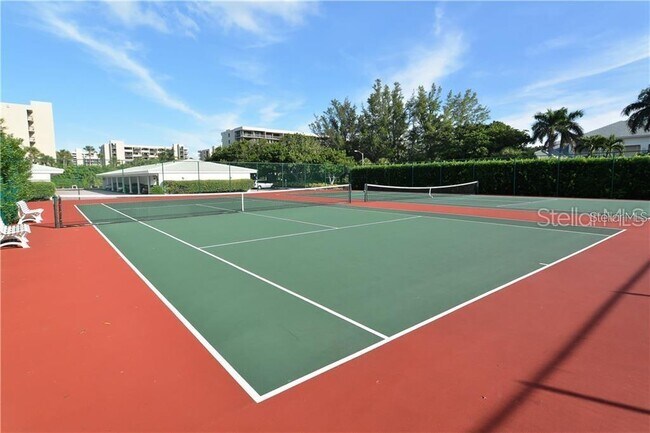 Building Photo - 1050 Longboat Club Rd