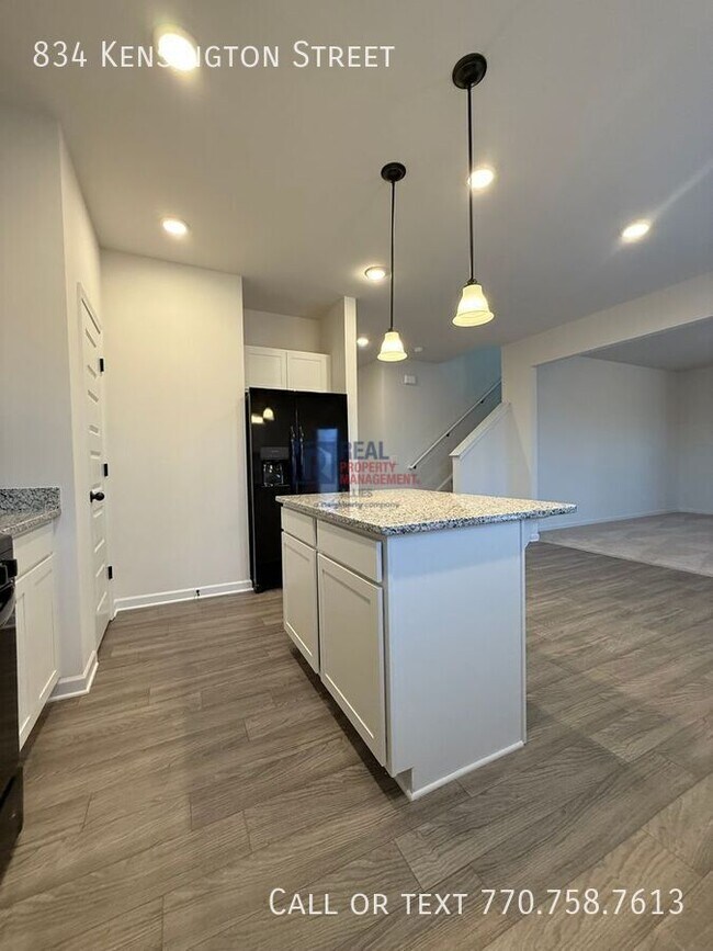 Building Photo - 834 Kensington St