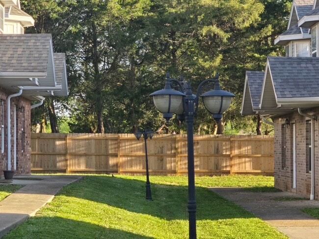 Building Photo - Capri Townhomes