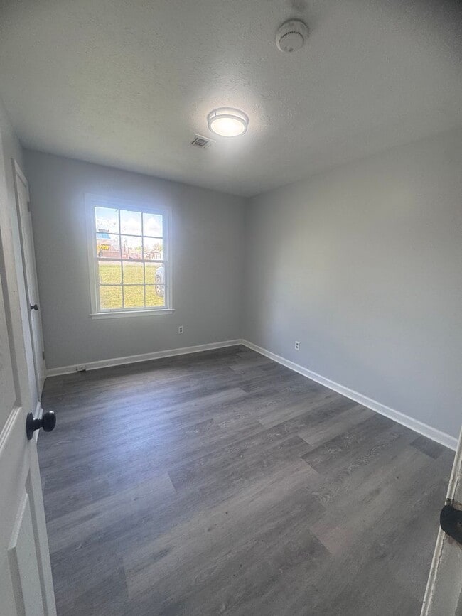 Building Photo - 4611 Virginia Loop Rd