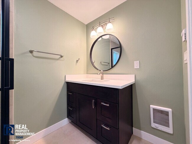 Building Photo - Charming Cottage Retreat with Modern Updates!