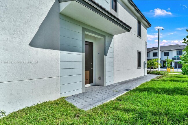 Building Photo - 34520 SW 191st Ct