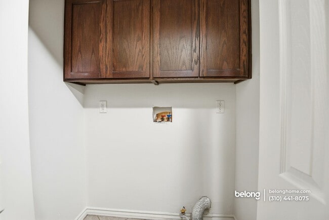 Building Photo - 1614 W 39th Pl