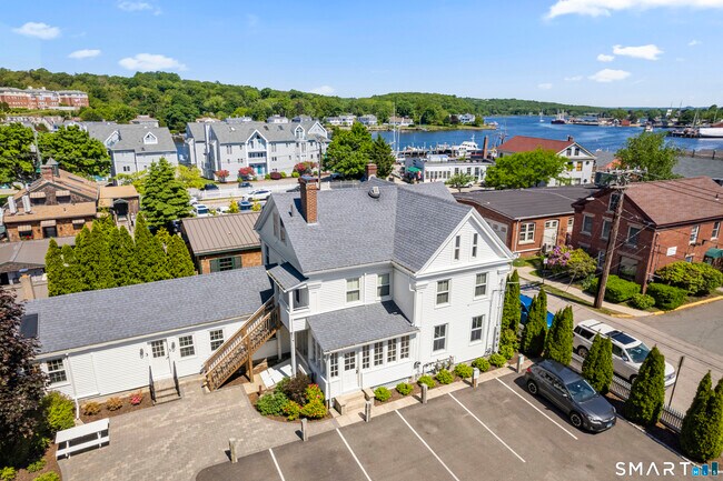 Building Photo - 6 Church St