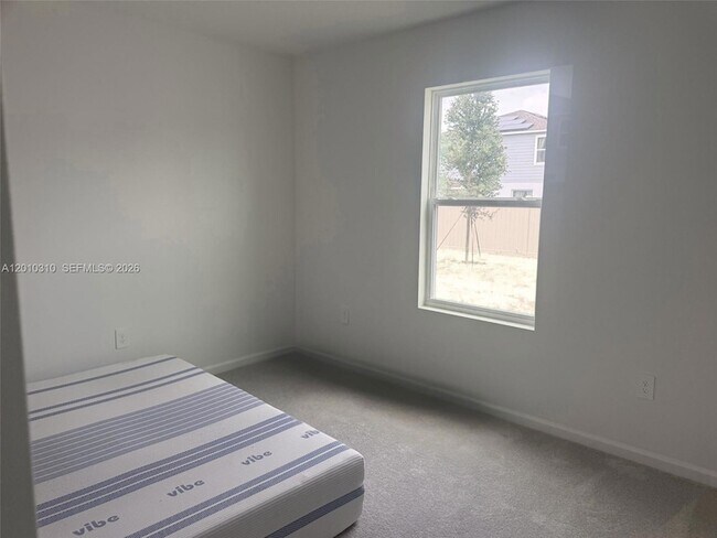 Building Photo - 5423 Meadow Walk Dr