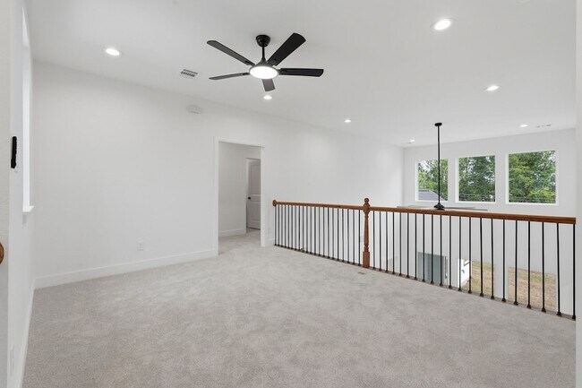 Building Photo - 210 Big Deer Dr