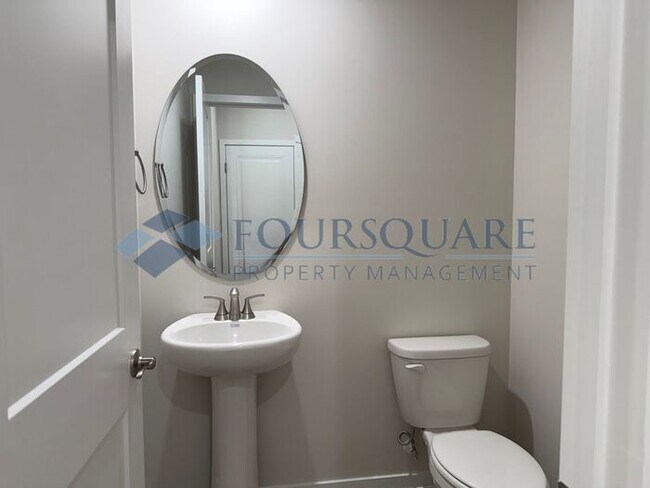 Building Photo - Modern 4-Bed / 2.5-Bath Single-Family Home with Loft, Gas Fireplace & 2-Car Garage – Near Downtow...