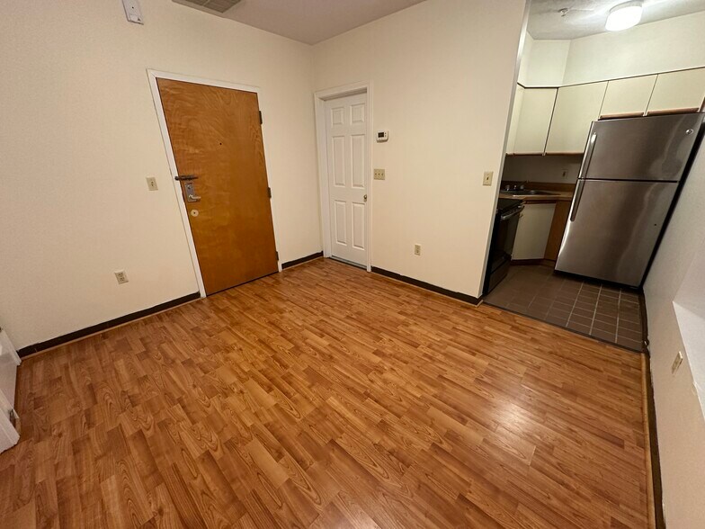 Building Photo - 76 Essex St