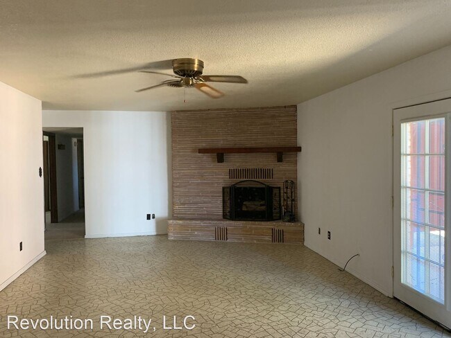 Building Photo - 3 br, 2 bath House - 1900 Carlyle Drive