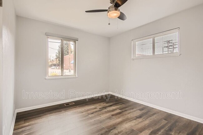 Building Photo - 2442 S Corona St
