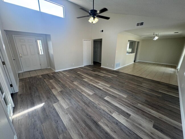 Building Photo - 4765 Limestone Dr NE