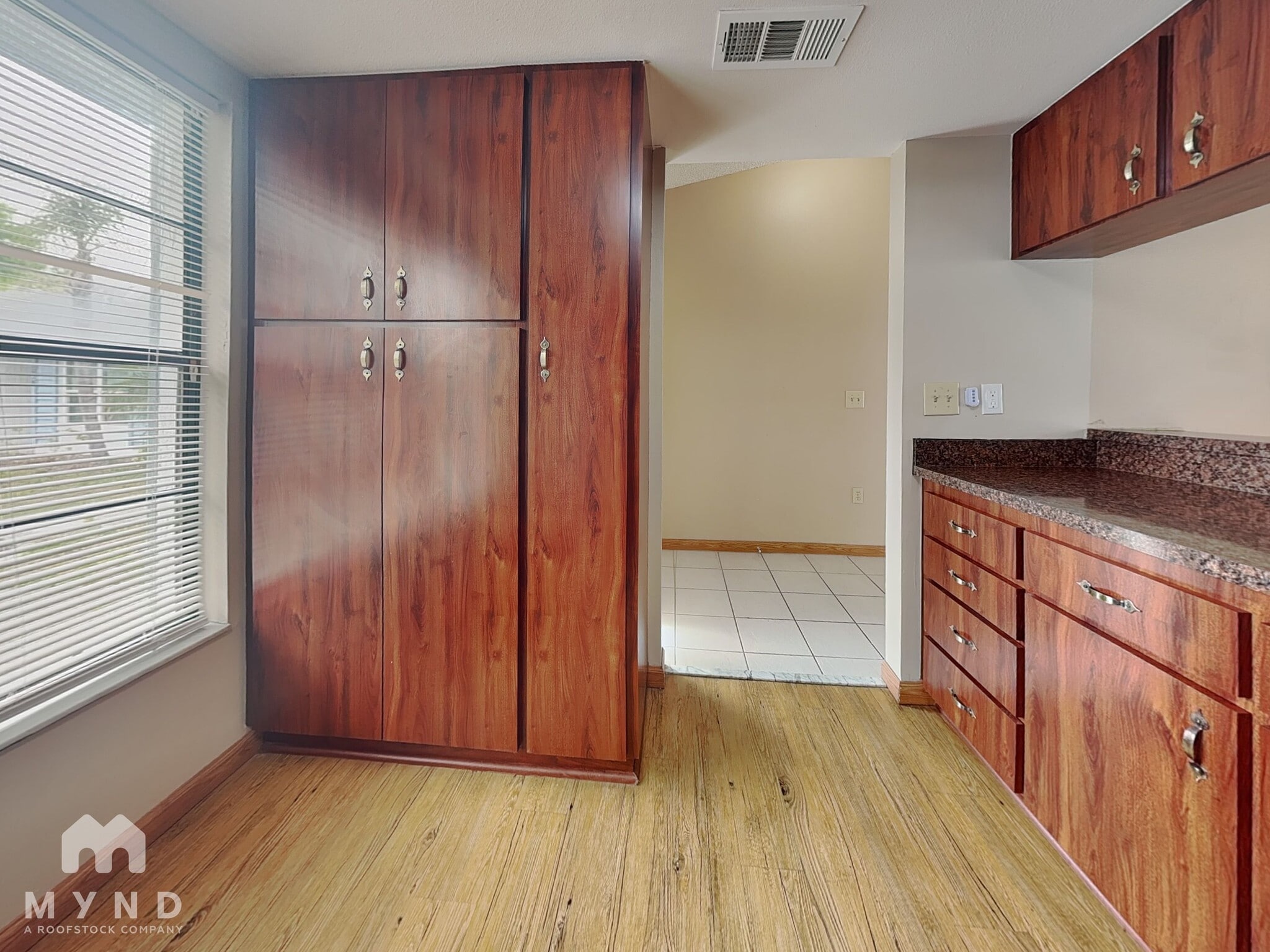 Building Photo - 2024 Sheffield Ct