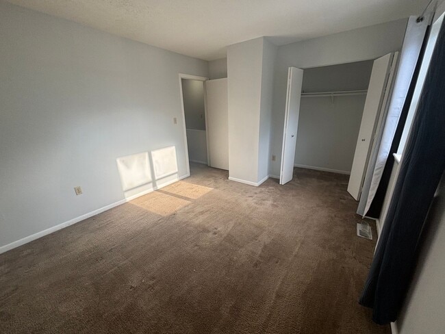 Building Photo - HALF OFF FIRST FULL MONTH'S RENT! Charming...