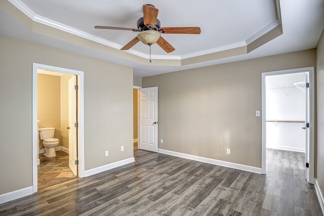 Building Photo - 3 Bedroom Home with Large Fenced in Yard, 2 Car Garage & Bonus Room!