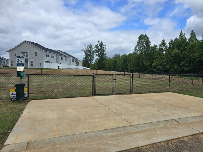 Building Photo - 1664 Hallview Ct