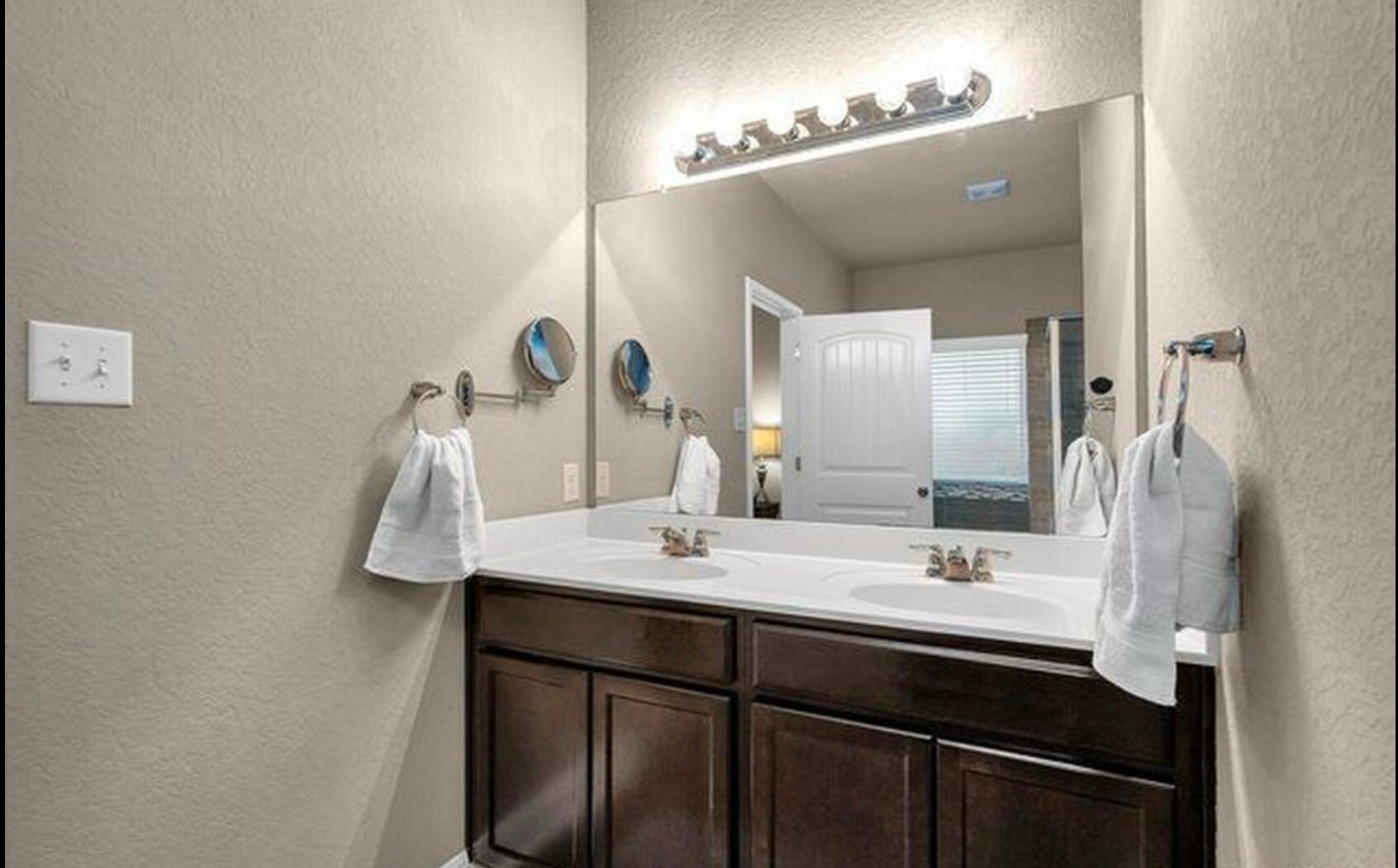 Building Photo - 630 Hollimon Pky