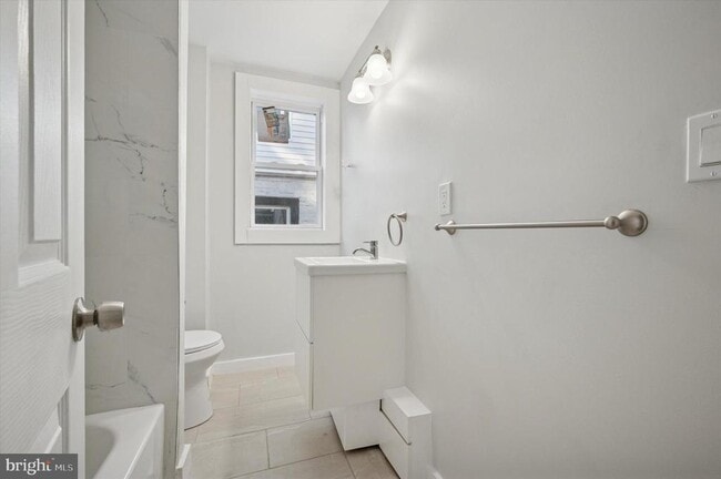 Building Photo - 6328 N Beechwood St