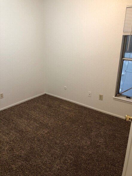 Building Photo - 14th Street