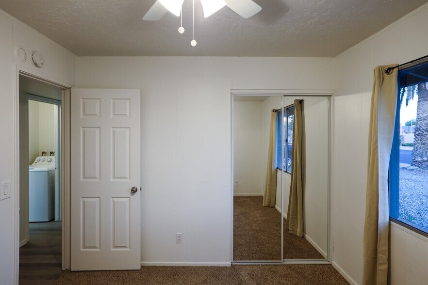 Building Photo - 328 E Dunbar Dr