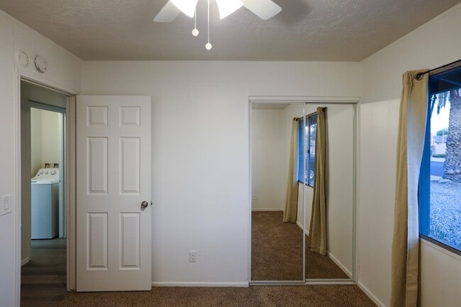 Building Photo - 328 E Dunbar Dr