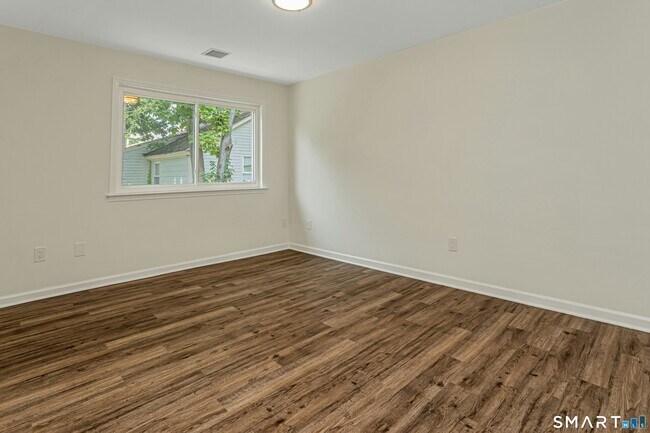 Building Photo - 27 Bouton St E