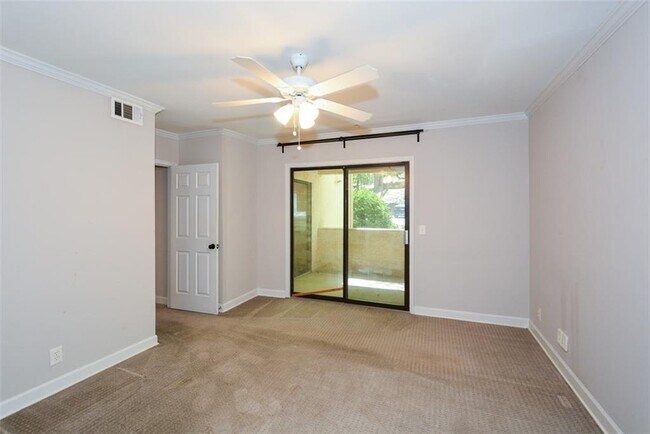 Building Photo - 607 Lismore SE