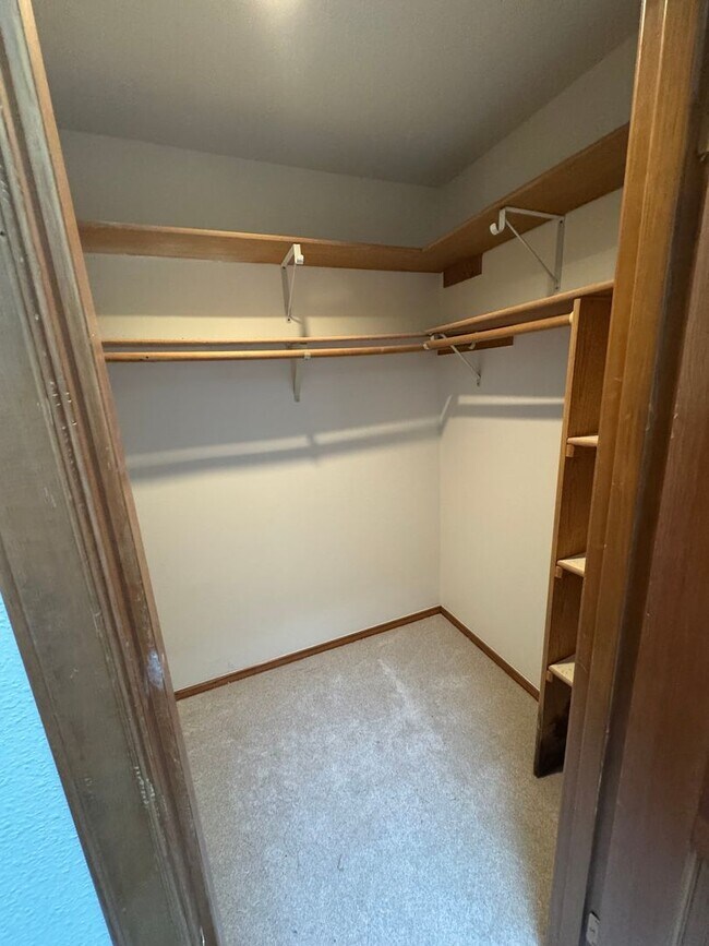 Building Photo - Gorgeous 3 Bedroom • 2.5 Bath Home Recently Remodeled and Ready for you!