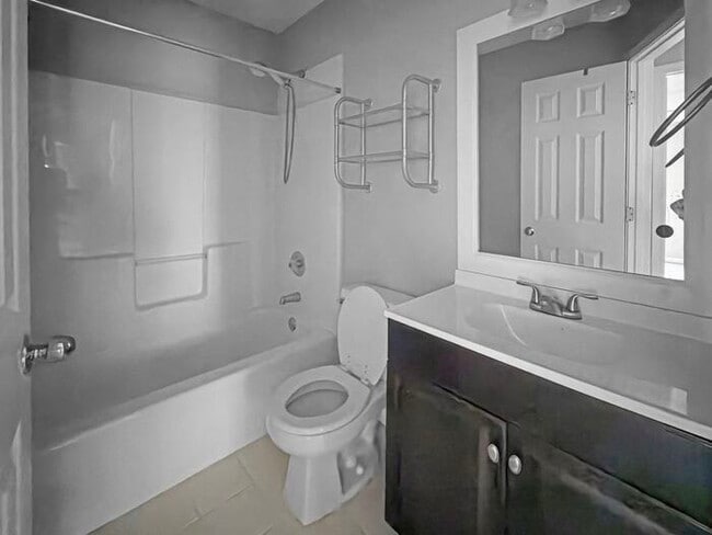 Building Photo - 3 bedroom house in Hillsborough Chase
