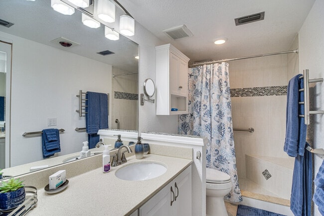 Building Photo - 6260 Palma Del Mar Blvd S