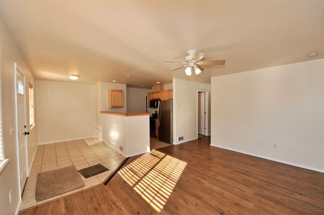 Building Photo - 3 bed 2 bath rancher duplex (stainless appliances & granite counters)