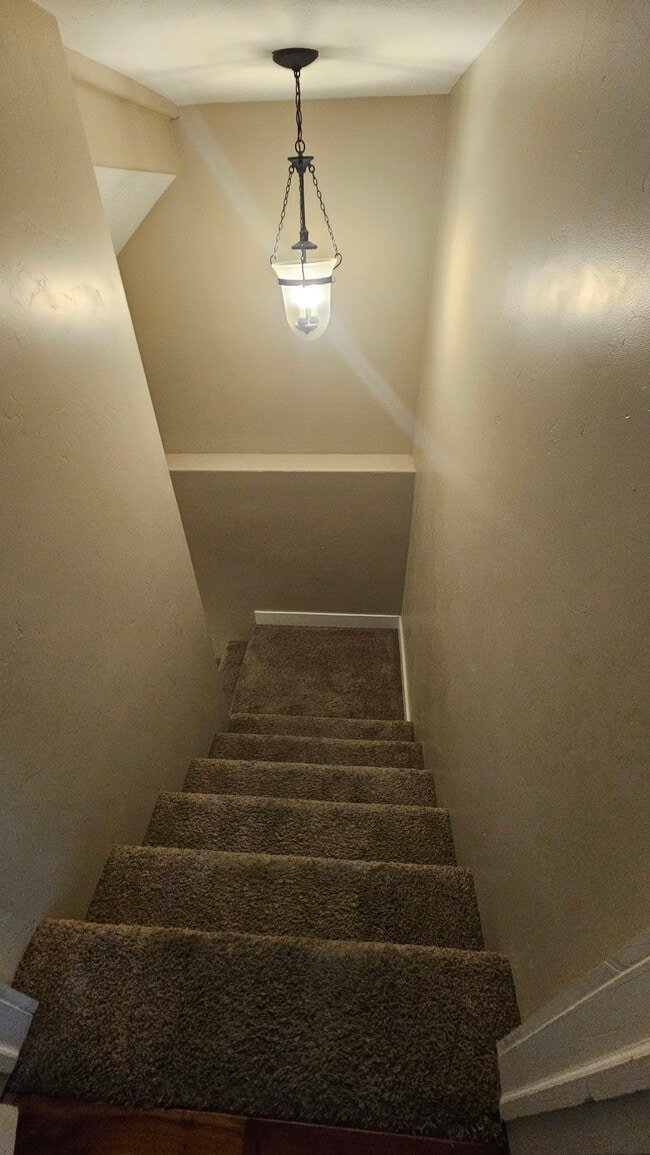 Building Photo - 2718 N Elm Dr