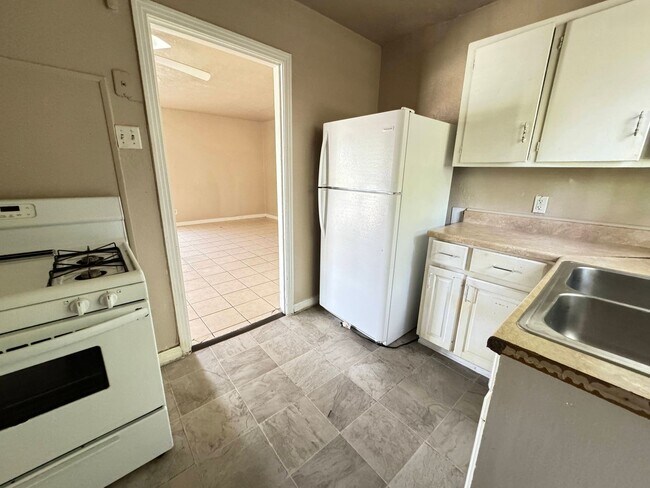 Building Photo - 912-912 Williamson Dr