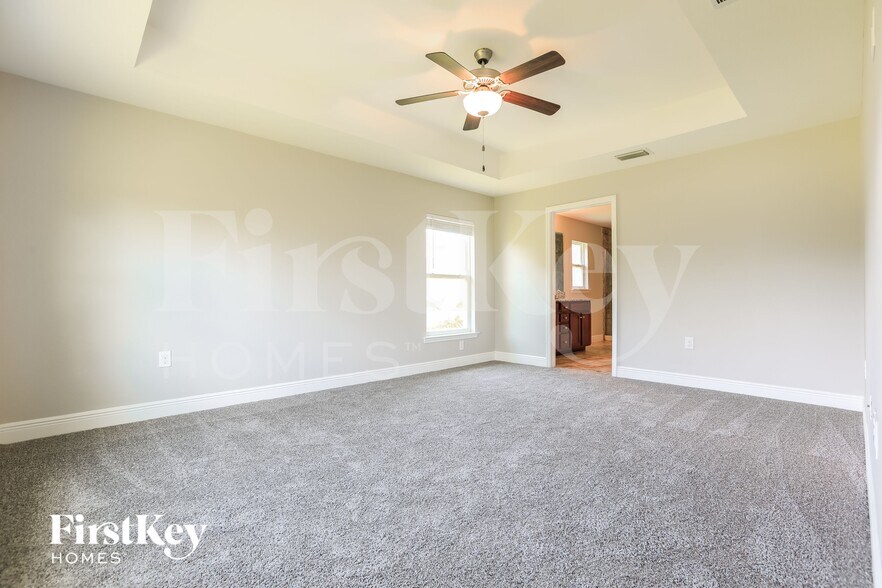 Building Photo - 282 Franca St