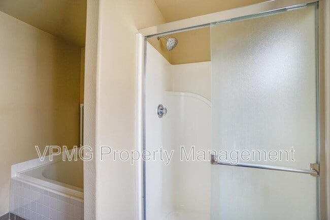 Building Photo - 7809 NE 24th Ct