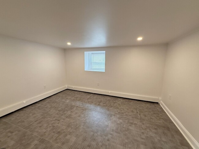 Building Photo - 102 S Raleigh Ave