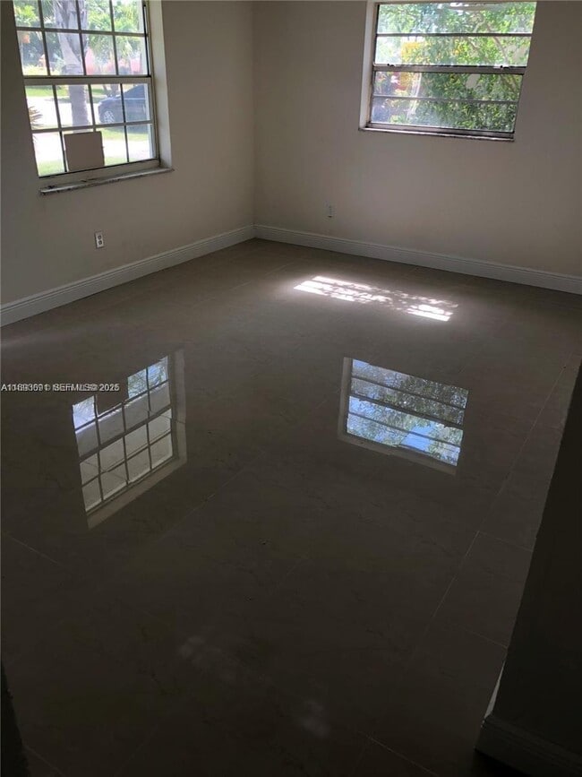 Building Photo - 4120 SW 25th St