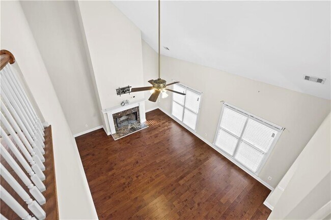 Building Photo - 3010 Lakeside Ct